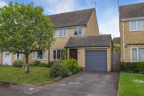 90 Alexander Drive, Cirencester, GL7 1UJ