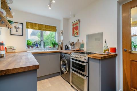 90 Alexander Drive, Cirencester, GL7 1UJ