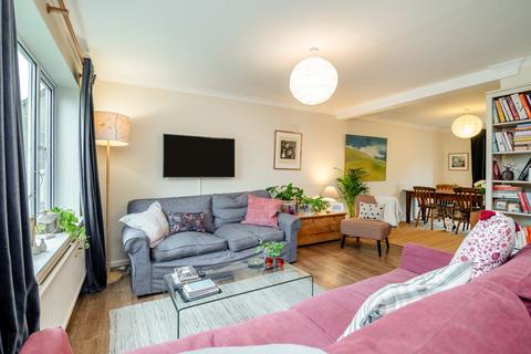 90 Alexander Drive, Cirencester, GL7 1UJ