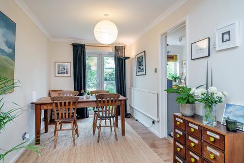 90 Alexander Drive, Cirencester, GL7 1UJ