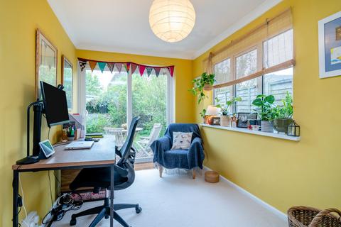 90 Alexander Drive, Cirencester, GL7 1UJ