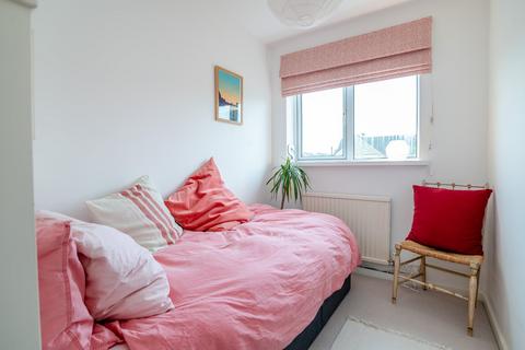 90 Alexander Drive, Cirencester, GL7 1UJ