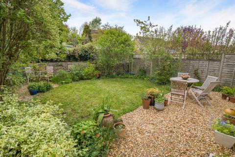 90 Alexander Drive, Cirencester, GL7 1UJ