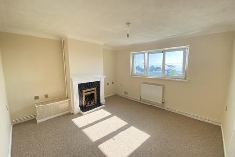 2 bedroom flat to rent, West Cross, Kenilworth