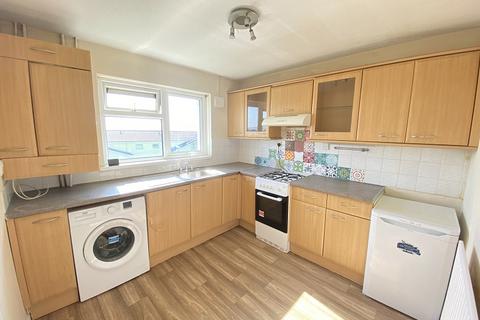2 bedroom flat to rent, West Cross, Kenilworth