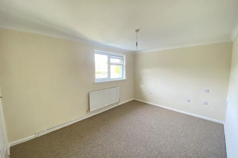 2 bedroom flat to rent, West Cross, Kenilworth