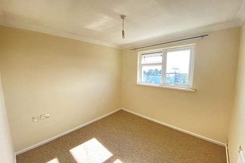2 bedroom flat to rent, West Cross, Kenilworth