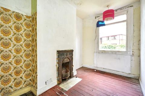 57 Arnold Road, Nottingham, NG6 0DN