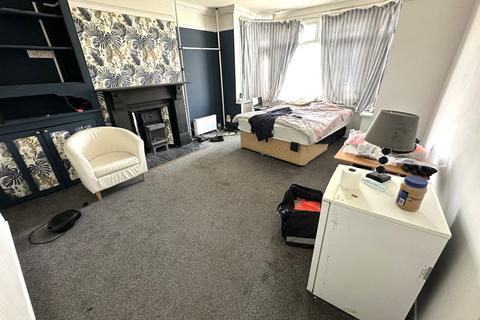 4 bedroom end of terrace house for sale, 43 Dovercourt Avenue, Thornton Heath, CR7 7LJ