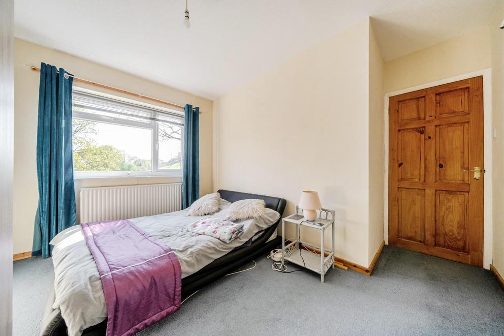 Bedroom 1.jpg