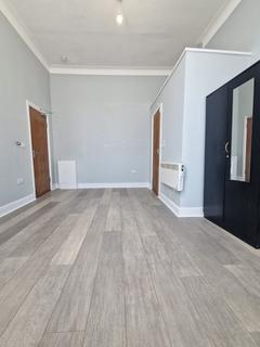 Studio to rent, London E10