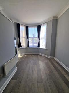 Studio to rent, London E10