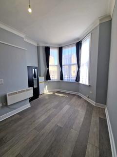 Studio to rent, London E10