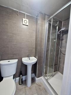 Studio to rent, London E10