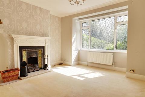 6 Riplingham Road, Kirk Ella, Hull, HU10 7TP