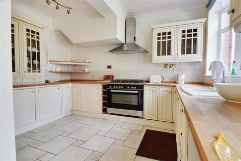 6 Riplingham Road, Kirk Ella, Hull, HU10 7TP