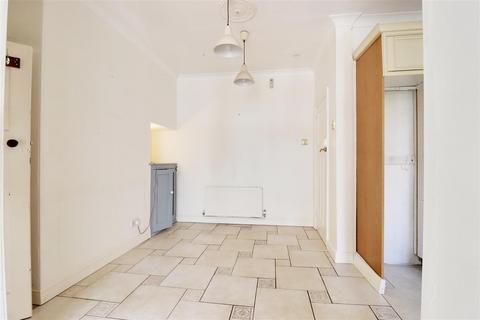 6 Riplingham Road, Kirk Ella, Hull, HU10 7TP