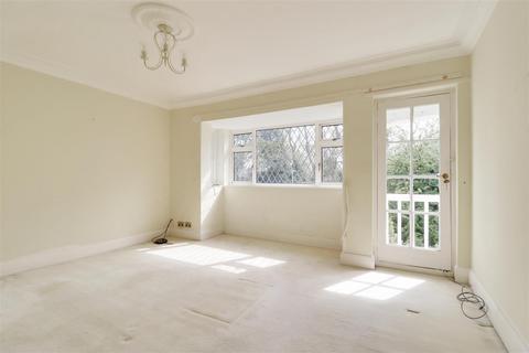 6 Riplingham Road, Kirk Ella, Hull, HU10 7TP