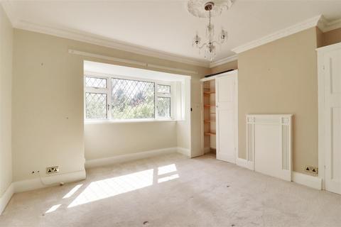 6 Riplingham Road, Kirk Ella, Hull, HU10 7TP