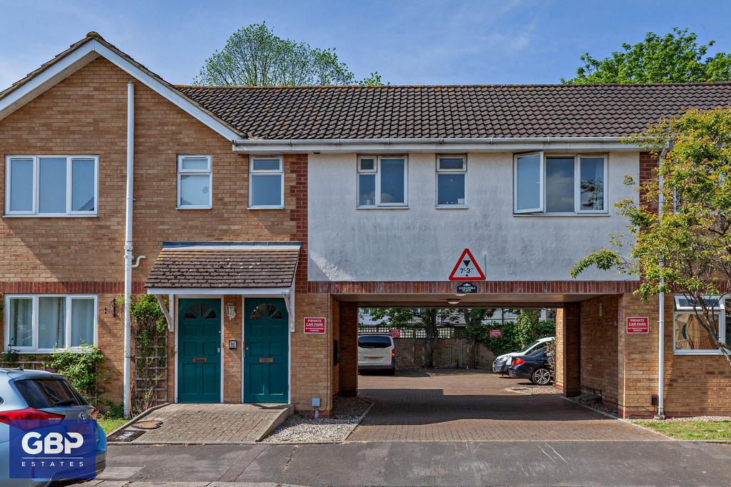Alexandra Road, Romford, RM1 1 bed flat for sale - £185,000