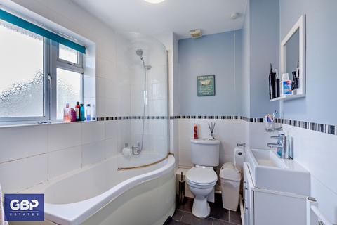 3, Alexandra Place Alexandra Road, Romford, RM1 2AH