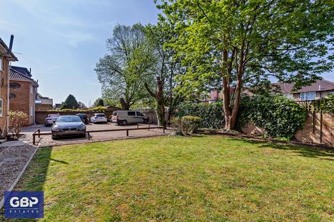 3, Alexandra Place Alexandra Road, Romford, RM1 2AH