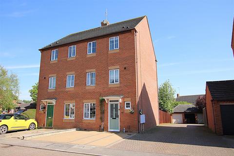 4 bedroom semi-detached house for sale, Insignia Close, Wootton