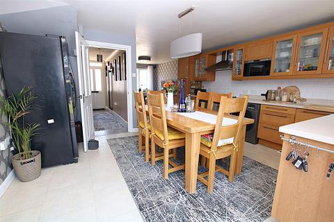 4 bedroom semi-detached house for sale, Insignia Close, Wootton