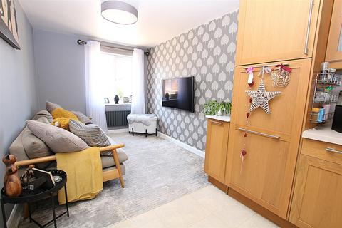 4 bedroom semi-detached house for sale, Insignia Close, Wootton