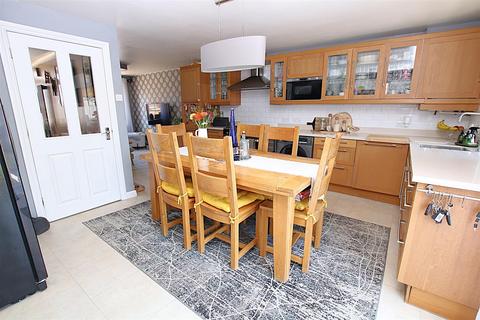 4 bedroom semi-detached house for sale, Insignia Close, Wootton