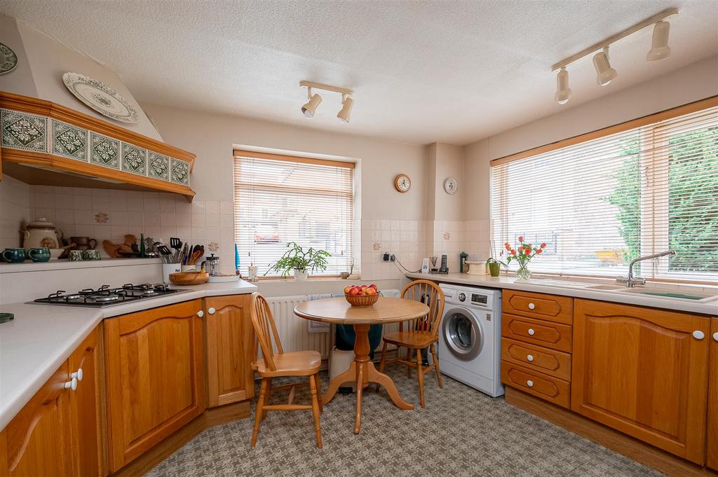 Kitchen / dining