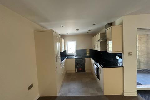 3 bedroom apartment to rent, 5 The Sun Apartments