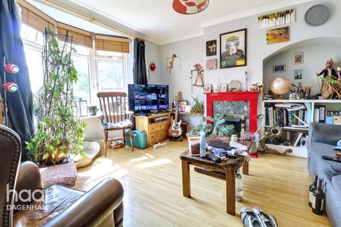 3 bedroom terraced house for sale, Goresbrook Road, Dagenham