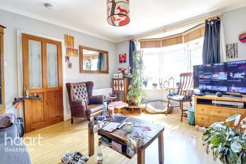 3 bedroom terraced house for sale, Goresbrook Road, Dagenham