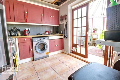 3 bedroom terraced house for sale, Goresbrook Road, Dagenham