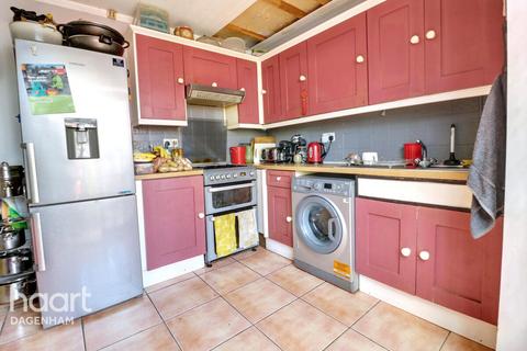 3 bedroom terraced house for sale, Goresbrook Road, Dagenham