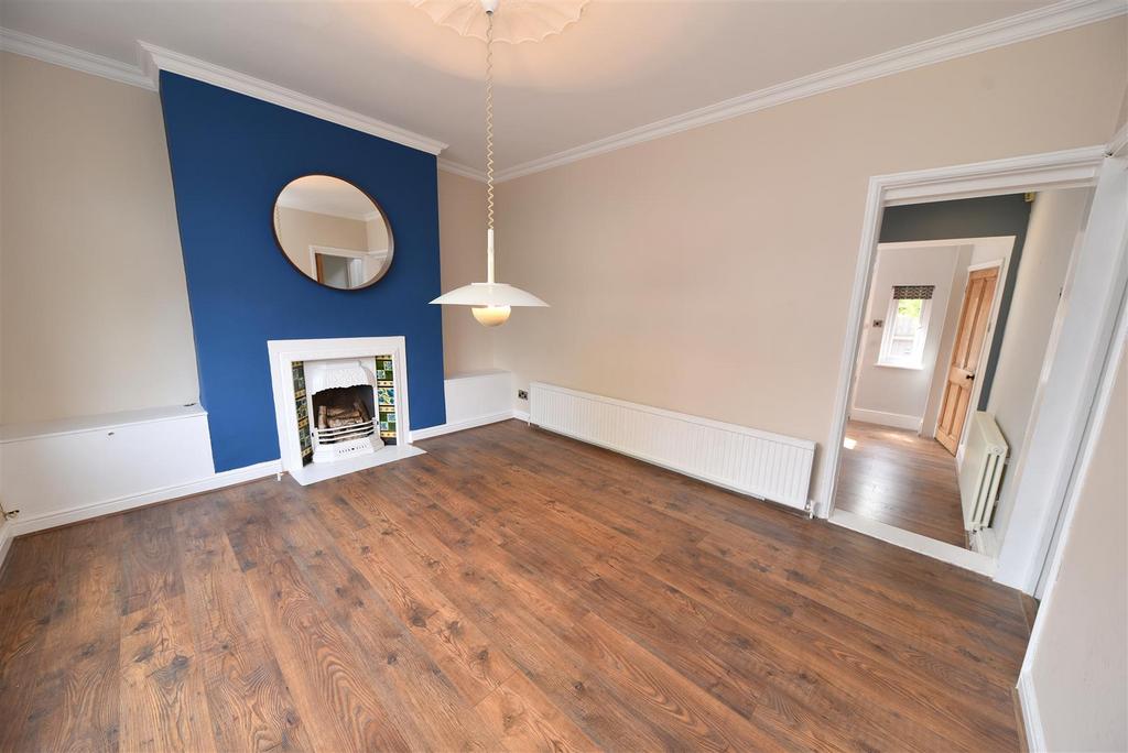 Living room2.JPG