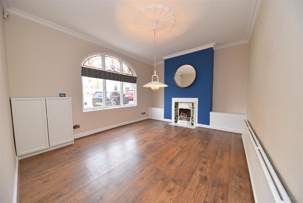 Living room1.JPG