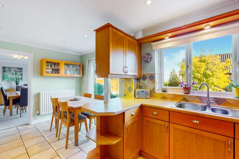 4 bedroom detached house for sale, Heatherfold Way, Pinner HA5