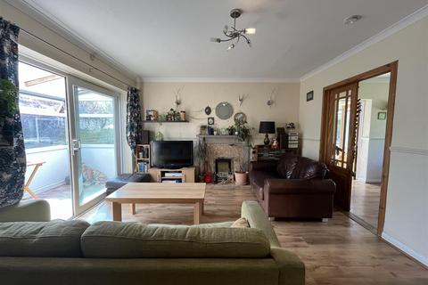 5 bedroom link detached house for sale, Villa Mount, Bradford BD12