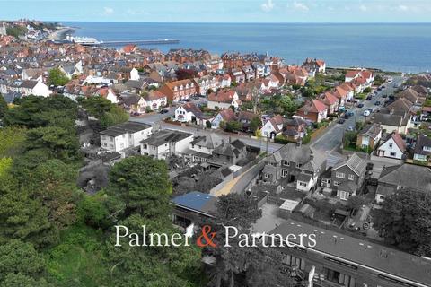 1 bedroom semi-detached house for sale, Langer Road, Felixstowe, Suffolk, IP11