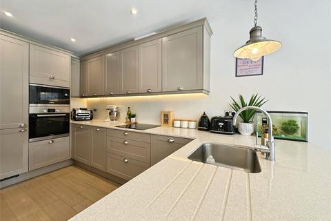 4 bedroom end of terrace house for sale, Maine Street, Berkshire RG2