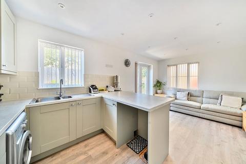 28 Hatton Way, Corsham, SN13 9UW