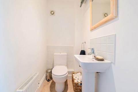 28 Hatton Way, Corsham, SN13 9UW