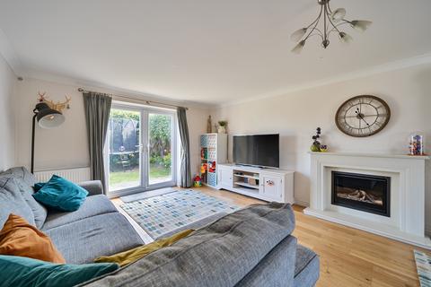 1 Badgers Close, Wanborough, Swindon, SN4 0EN
