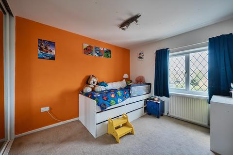 1 Badgers Close, Wanborough, Swindon, SN4 0EN