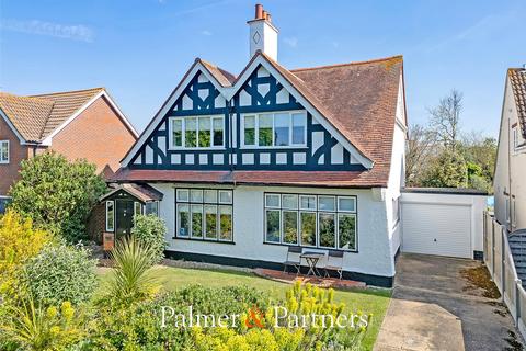 4 bedroom detached house for sale, Winchester Road, Frinton-on-Sea, Essex, CO13