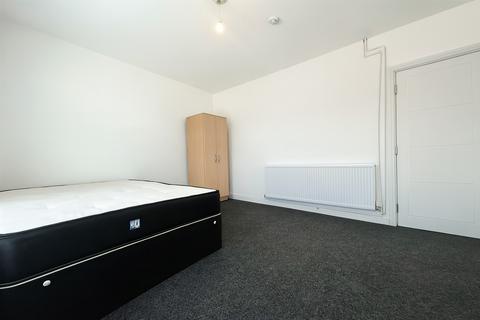 undefined, Large Furnished Room To Let - HP11