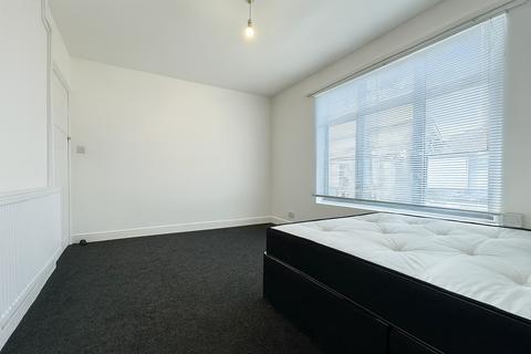 undefined, Large Furnished Room To Let - HP11