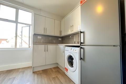 undefined, Large Furnished Room To Let - HP11